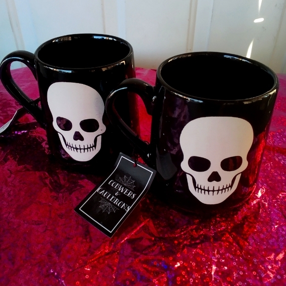 COBWEBS & CAULDRONS NEW 2 SKULL MUGS Christmas gift 🎁 goth coffee tea kitchen - Picture 6 of 15